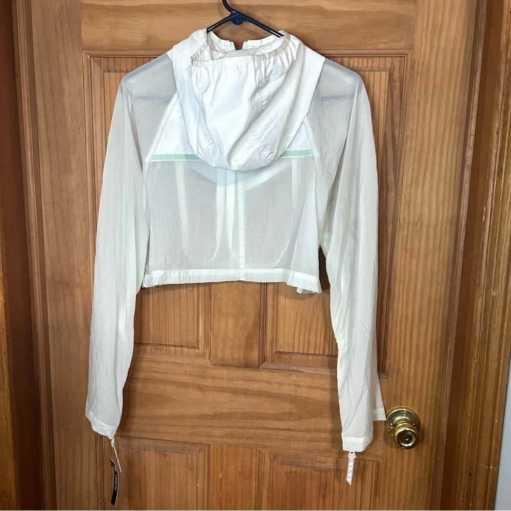 Nike women running division water/wind repel jacket, white/green - Picture 5 of 11